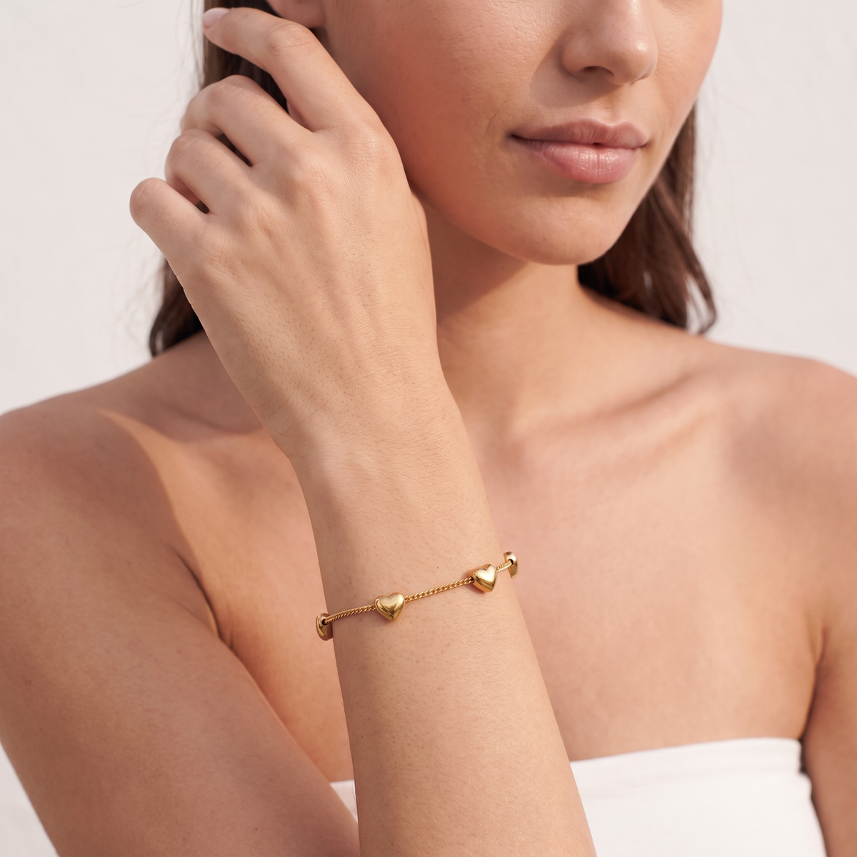 Pulseira com Corações Dourados