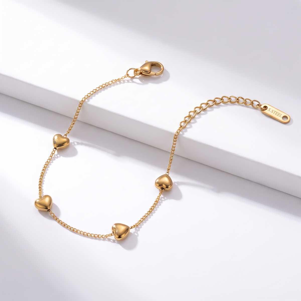 Pulseira com Corações Dourados